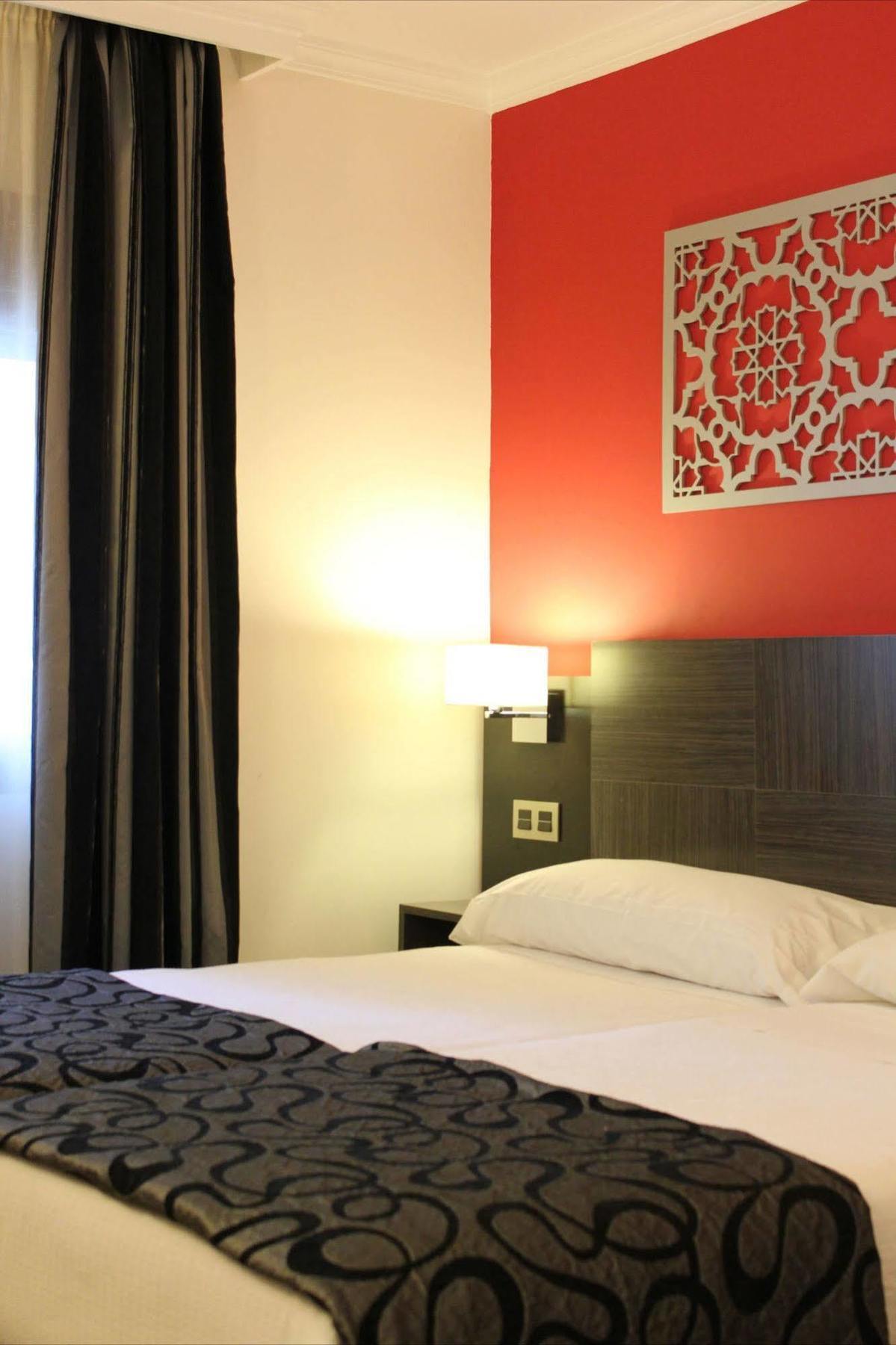 Hotel Venecia Севиля Екстериор снимка
